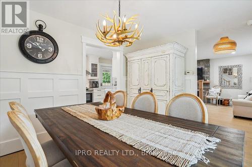 38 Fairwood Place W, Burlington (Bayview), ON - Indoor Photo Showing Dining Room