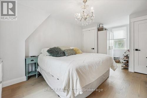 38 Fairwood Place W, Burlington (Bayview), ON - Indoor Photo Showing Bedroom