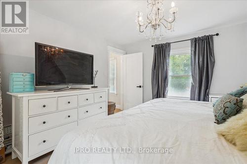 38 Fairwood Place W, Burlington (Bayview), ON - Indoor Photo Showing Bedroom