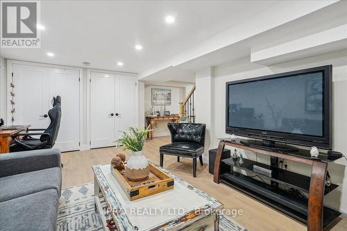 38 Fairwood Place W, Burlington (Bayview), ON - Indoor Photo Showing Living Room