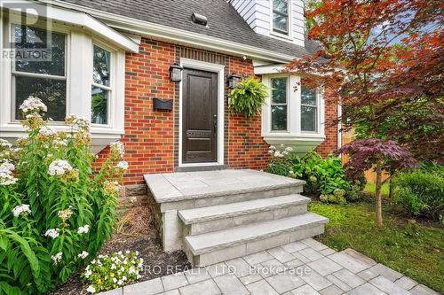 38 Fairwood Place W, Burlington (Bayview), ON - Outdoor