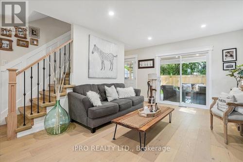 38 Fairwood Place W, Burlington (Bayview), ON - Indoor Photo Showing Living Room