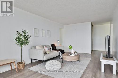 1706 - 375 King Street N, Waterloo, ON - Indoor Photo Showing Living Room