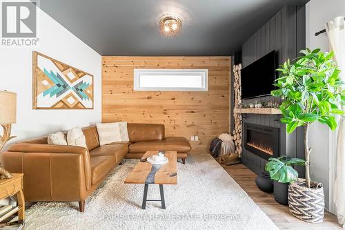 109 Revell Street, Gravenhurst, ON - Indoor Photo Showing Living Room With Fireplace