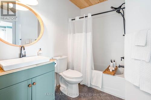 109 Revell Street, Gravenhurst, ON - Indoor Photo Showing Bathroom