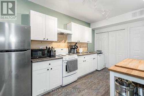 109 Revell Street, Gravenhurst, ON - Indoor Photo Showing Kitchen