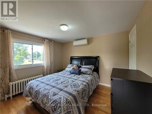 6014 Allendale Avenue, Niagara Falls, ON - Indoor Photo Showing Bedroom