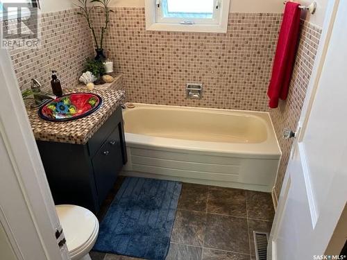 2958 Rae Street, Regina, SK - Indoor Photo Showing Bathroom