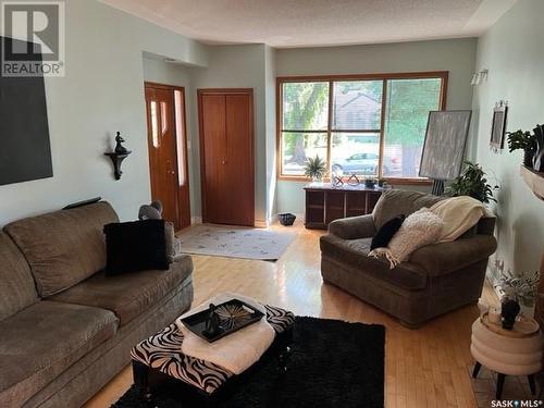 2958 Rae Street, Regina, SK - Indoor Photo Showing Living Room