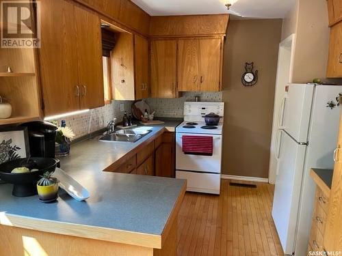 2958 Rae Street, Regina, SK - Indoor Photo Showing Kitchen With Double Sink