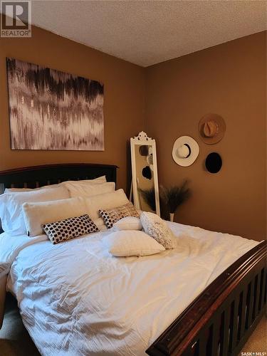 2958 Rae Street, Regina, SK - Indoor Photo Showing Bedroom