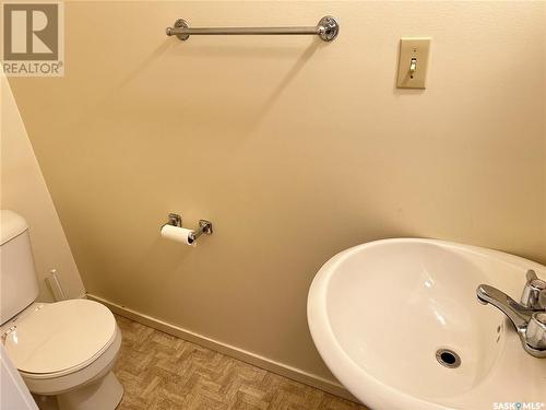 3952 Castle Road, Regina, SK - Indoor Photo Showing Bathroom