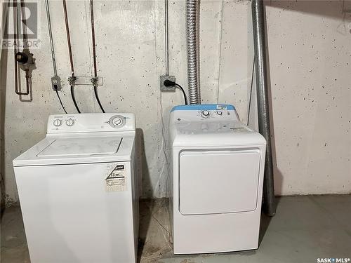 3952 Castle Road, Regina, SK - Indoor Photo Showing Laundry Room