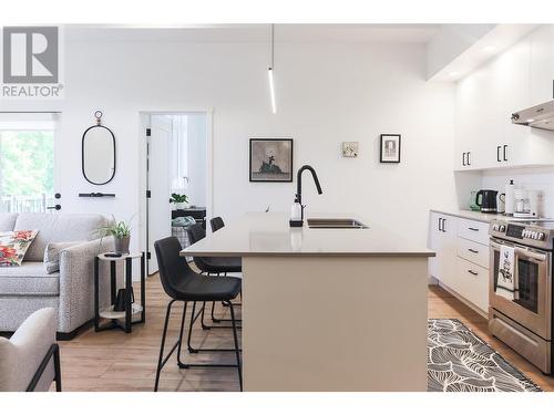 660 Cawston Avenue N Unit# 105, Kelowna, BC - Indoor Photo Showing Kitchen With Double Sink