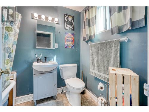 669 Van Horne Street, Penticton, BC - Indoor Photo Showing Bathroom