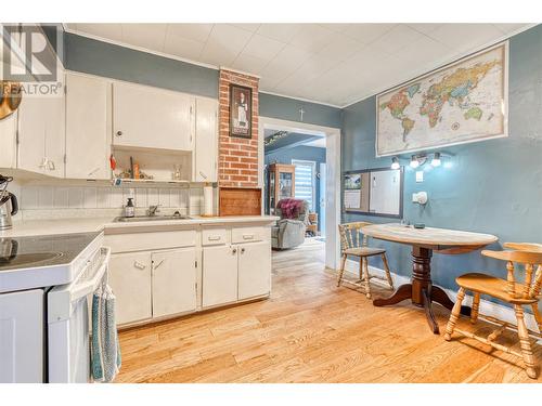 669 Van Horne Street, Penticton, BC - Indoor Photo Showing Kitchen