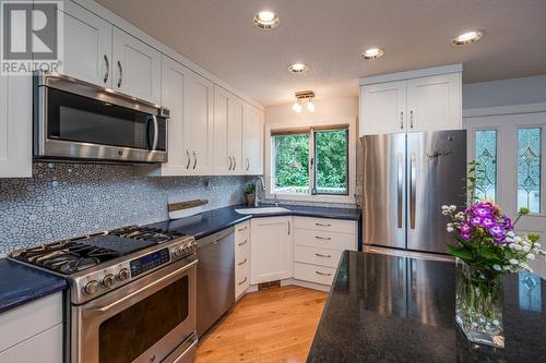 3166 Wallace Crescent, Prince George, BC - Indoor Photo Showing Kitchen With Upgraded Kitchen