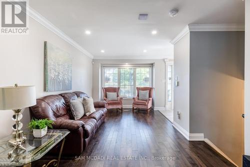 2336 Proudfoot Trail, Oakville, ON - Indoor Photo Showing Living Room