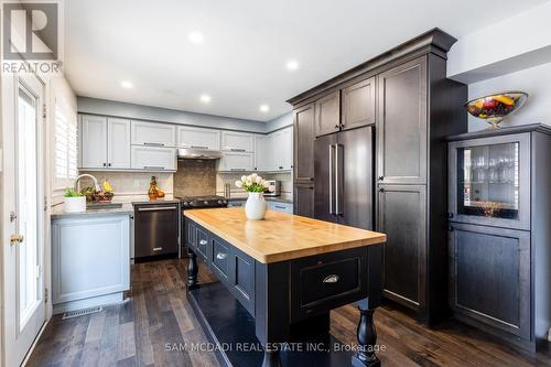 2336 Proudfoot Trail, Oakville, ON - Indoor Photo Showing Kitchen