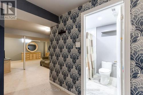 2336 Proudfoot Trail, Oakville, ON - Indoor Photo Showing Bathroom