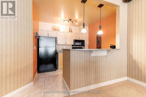 305 - 5194 Lakeshore Road, Burlington (Appleby), ON - Indoor Photo Showing Kitchen