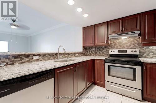 305 - 5194 Lakeshore Road, Burlington (Appleby), ON - Indoor Photo Showing Kitchen