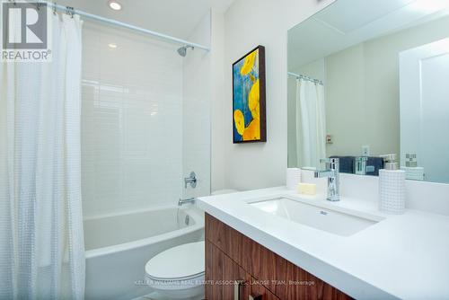 321 - 270 Lakeshore Road W, Mississauga, ON - Indoor Photo Showing Bathroom