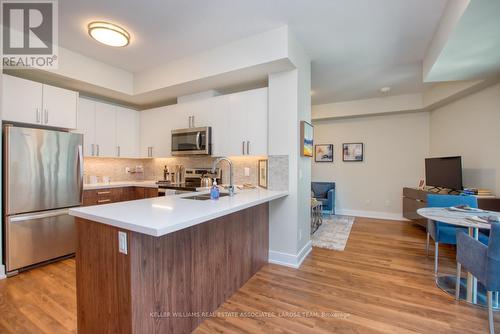 321 - 270 Lakeshore Road W, Mississauga, ON - Indoor Photo Showing Kitchen