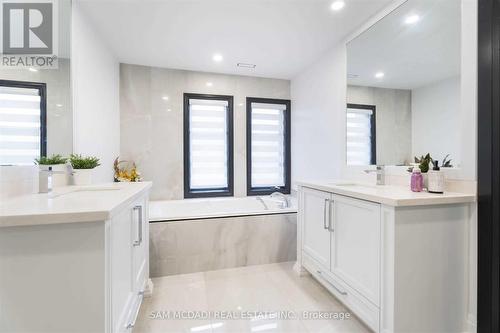 1540 Mississauga Road, Mississauga (Lorne Park), ON - Indoor Photo Showing Bathroom