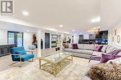 1540 Mississauga Road, Mississauga (Lorne Park), ON - Indoor Photo Showing Living Room