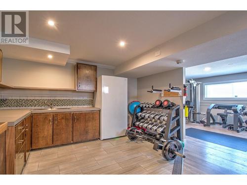 655 Clifton Road S, Kelowna, BC - Indoor Photo Showing Gym Room