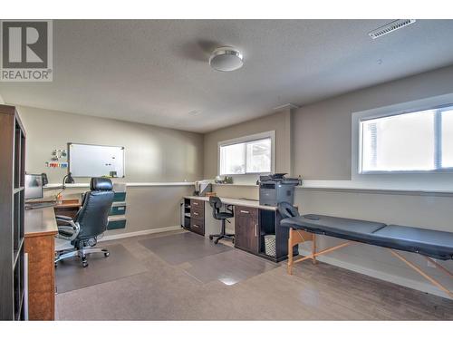 655 Clifton Road S, Kelowna, BC - Indoor