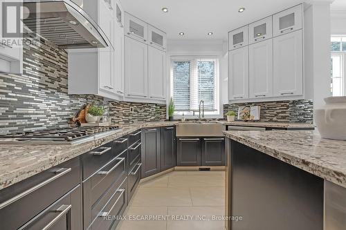 5646 Roseville Court, Burlington (Orchard), ON - Indoor Photo Showing Kitchen With Upgraded Kitchen