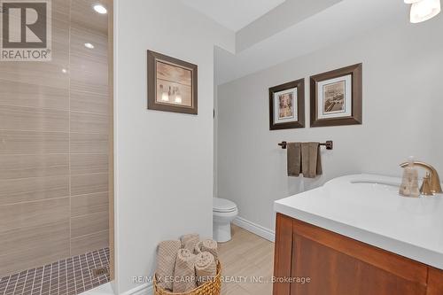 5646 Roseville Court, Burlington (Orchard), ON - Indoor Photo Showing Bathroom