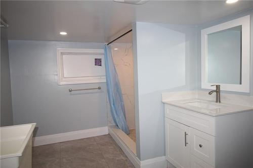 701 Wilson Street, Hamilton, ON - Indoor Photo Showing Bathroom