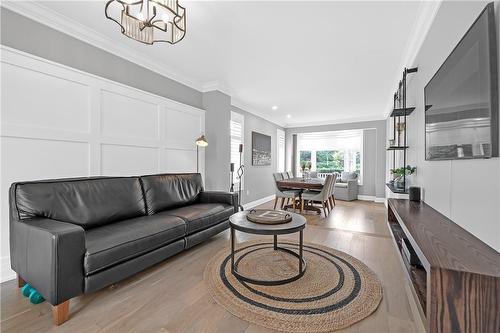 2107 Country Club Drive, Burlington, ON - Indoor Photo Showing Living Room