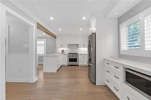 2107 Country Club Drive, Burlington, ON - Indoor Photo Showing Kitchen