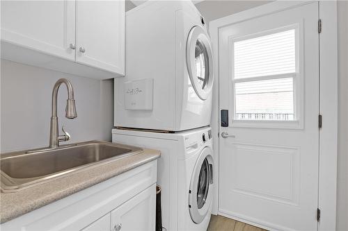 2107 Country Club Drive, Burlington, ON - Indoor Photo Showing Laundry Room