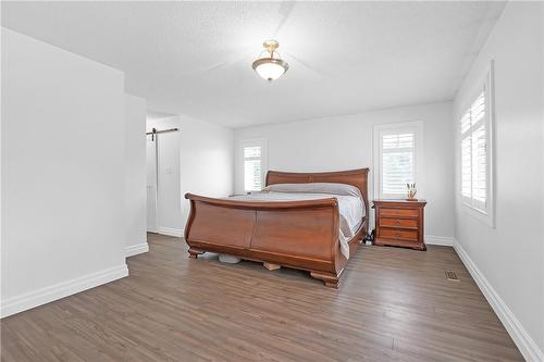 2107 Country Club Drive, Burlington, ON - Indoor Photo Showing Bedroom