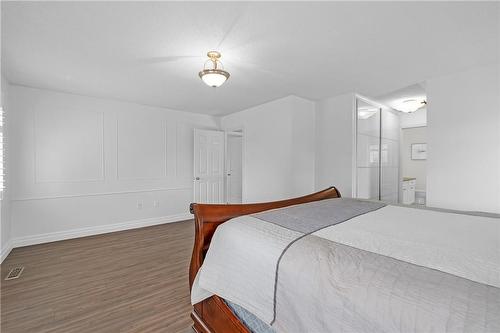 2107 Country Club Drive, Burlington, ON - Indoor Photo Showing Bedroom