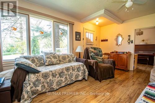 2704 Television Road, Douro-Dummer, ON - Indoor Photo Showing Living Room