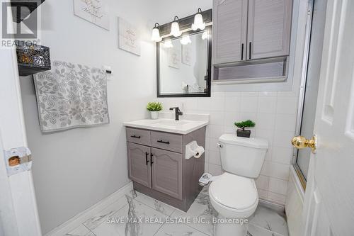 134 Chesley Avenue, London, ON - Indoor Photo Showing Bathroom