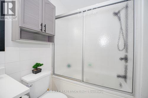 134 Chesley Avenue, London, ON - Indoor Photo Showing Bathroom