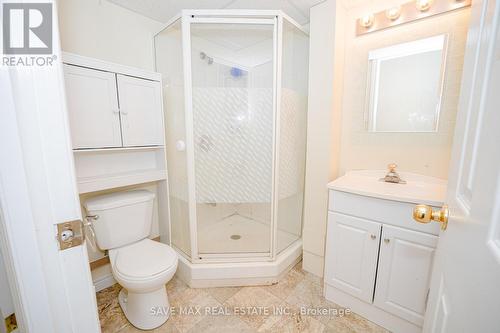 134 Chesley Avenue, London, ON - Indoor Photo Showing Bathroom