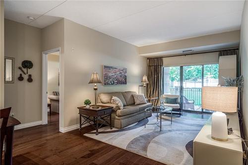 2085 Amherst Heights Drive|Unit #106, Burlington, ON - Indoor Photo Showing Living Room