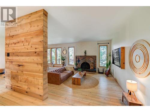 10604 Bonnie Drive, Lake Country, BC - Indoor Photo Showing Living Room With Fireplace