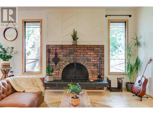 10604 Bonnie Drive, Lake Country, BC - Indoor Photo Showing Living Room With Fireplace