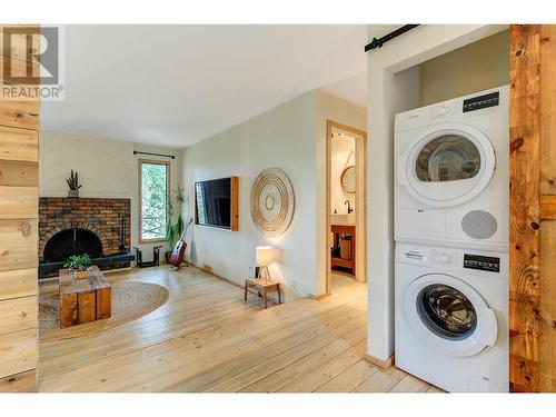 10604 Bonnie Drive, Lake Country, BC - Indoor Photo Showing Laundry Room