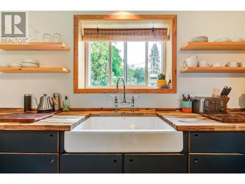 10604 Bonnie Drive, Lake Country, BC - Indoor Photo Showing Kitchen With Double Sink