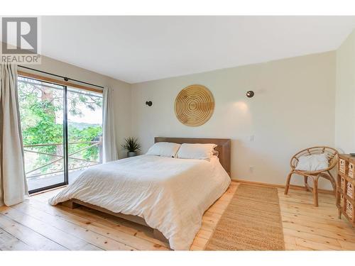 10604 Bonnie Drive, Lake Country, BC - Indoor Photo Showing Bedroom